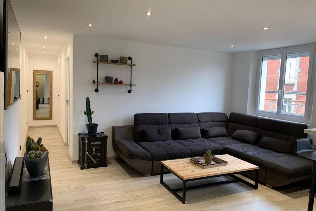 Appartement De Adrien Garage Prive Charleville-Mezieres Exterior photo